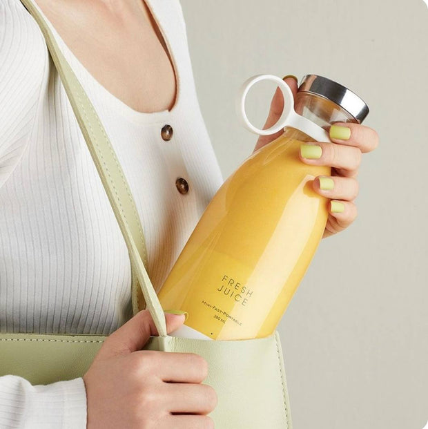 Portable Mini Juicer by Diviera