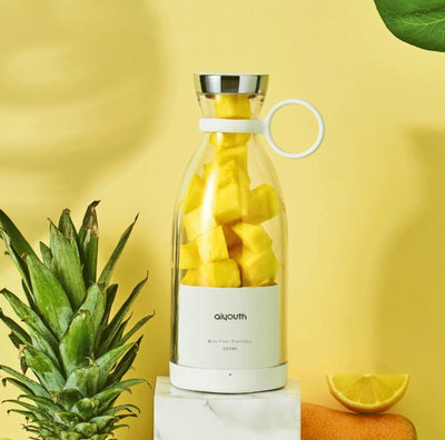 Portable Mini Juicer by Diviera