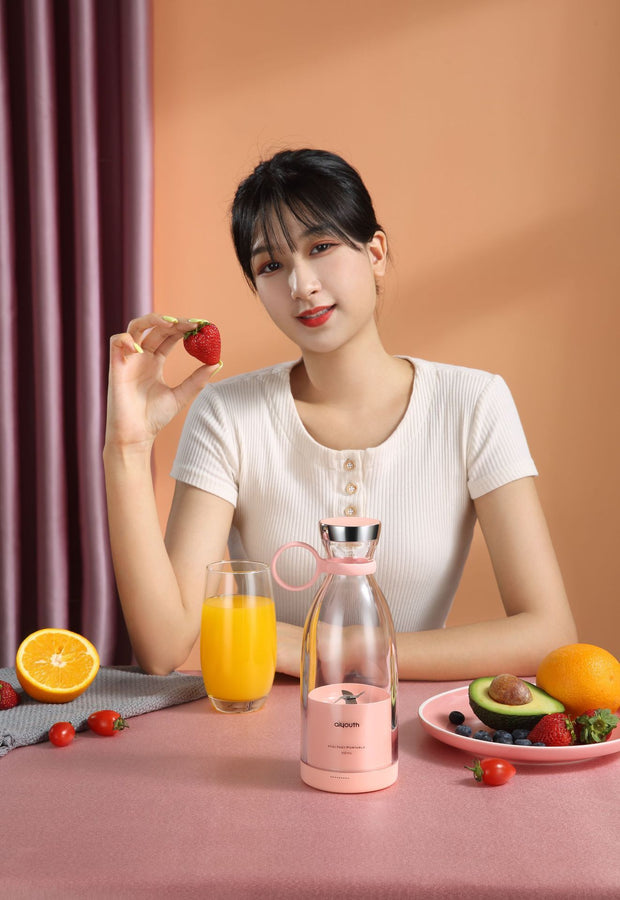 Portable Mini Juicer by Diviera